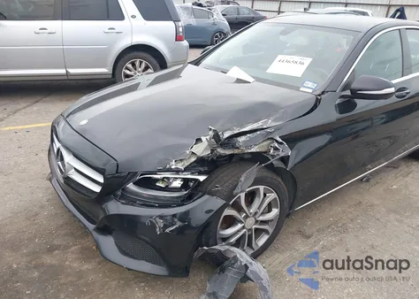 2015 Mercedes-Benz C 300 z USA, uszkodzony, nr VIN 55SWF4JB3FU055907